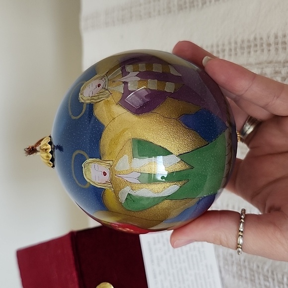 Hand Painted Christmas Ornament of Praying Angels, Big Ball Ornament. - Picture 5 of 6